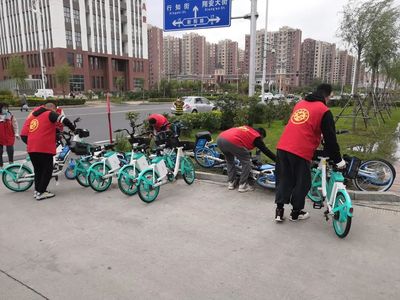 迎旅发盛会 树文明典范丨安全文明使用共享单车，志愿者在行动