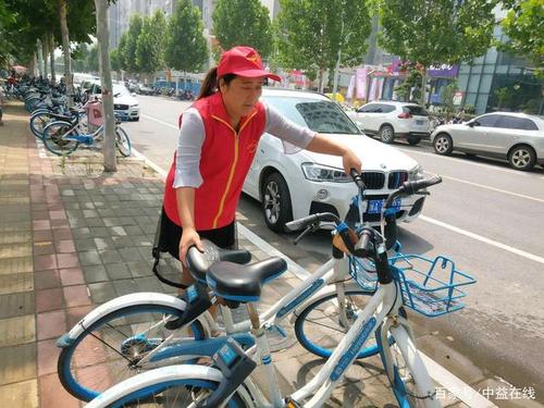 经开区肖庄小学开展“爱郑州，共享单车摆起来”志愿服务活动